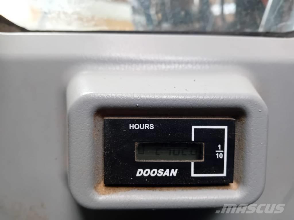 Doosan DX 140 LCR Bandgrävare