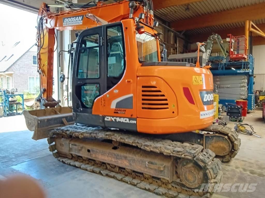 Doosan DX 140 LCR Bandgrävare