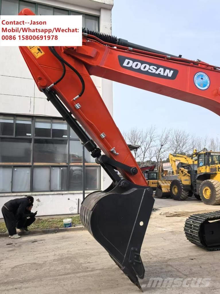 Doosan DX 225 LCA Bandgrävare