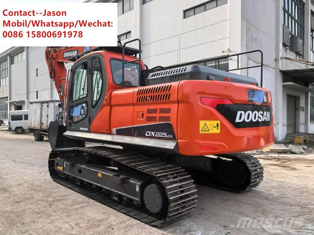 Doosan DX 225 LCA Bandgrävare