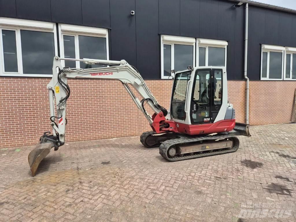 Takeuchi TB250 Minigrävare < 7t