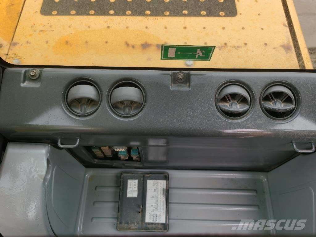 Komatsu PC 220-8 Bandgrävare