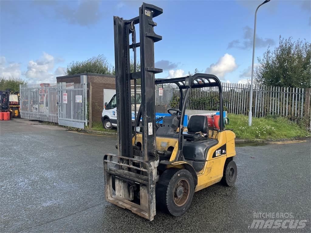CAT GP30N Gasolmotviktstruckar