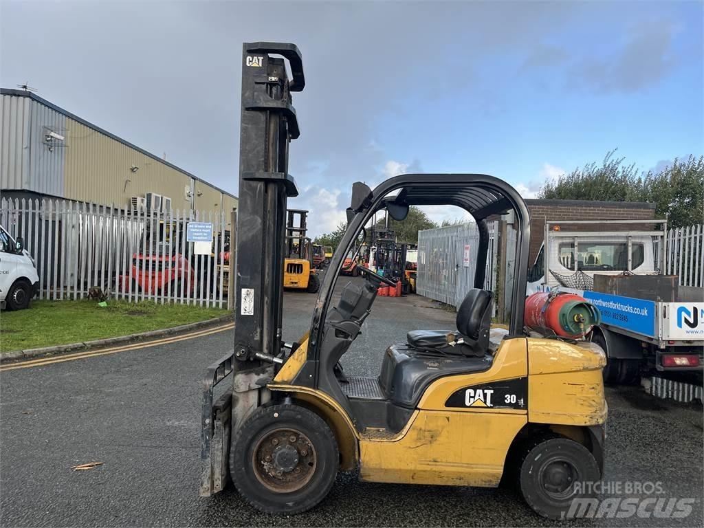 CAT GP30N Gasolmotviktstruckar