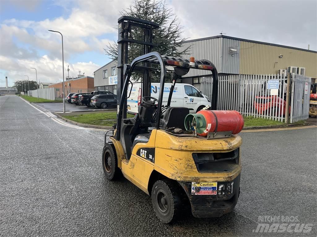 CAT GP30N Gasolmotviktstruckar