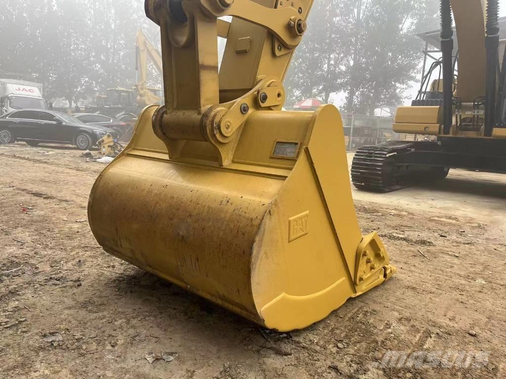 CAT 2021 CAT 330 Hjulgrävare