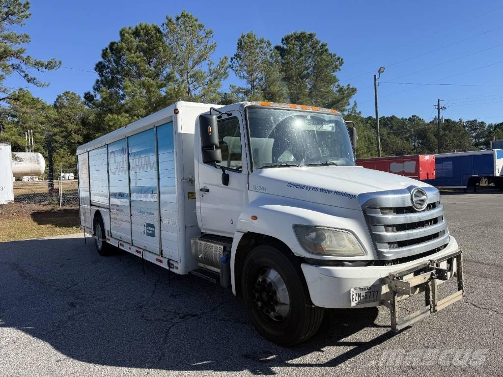 Hino 338 Lastbilar för dryckesleveranser
