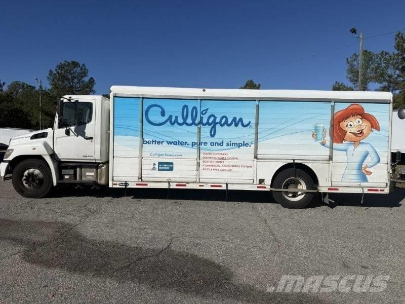 Hino 338 Lastbilar för dryckesleveranser