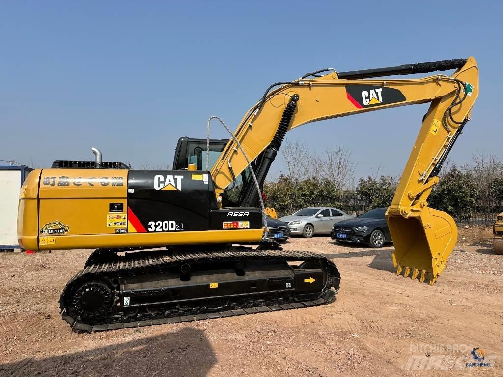 CAT 320D2L Bandgrävare