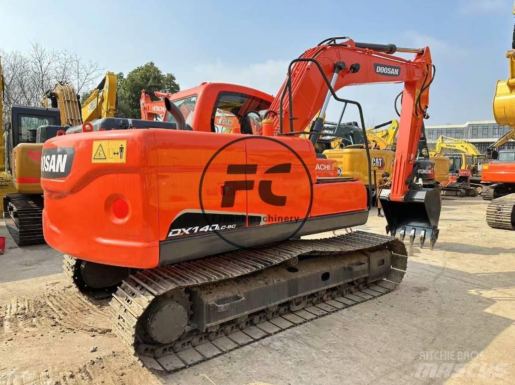 Doosan DX 140 Bandgrävare