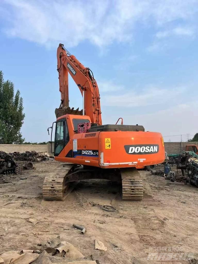 Doosan DH 225 LC-9 Bandgrävare