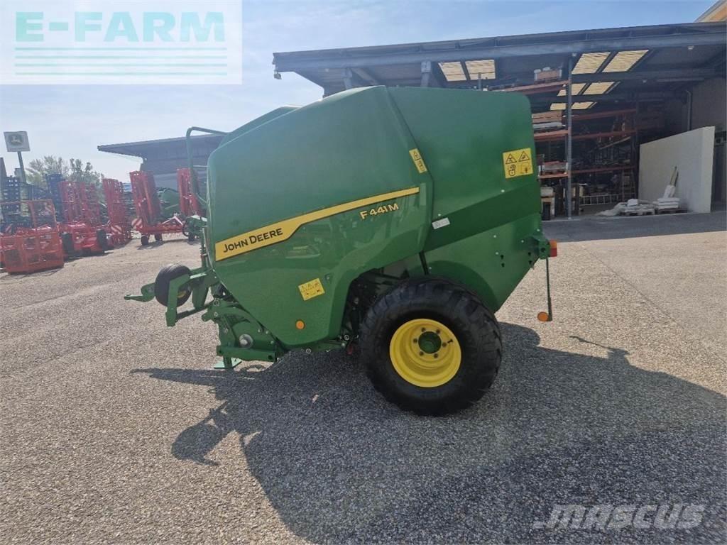 John Deere F441M Fyrkantspressar