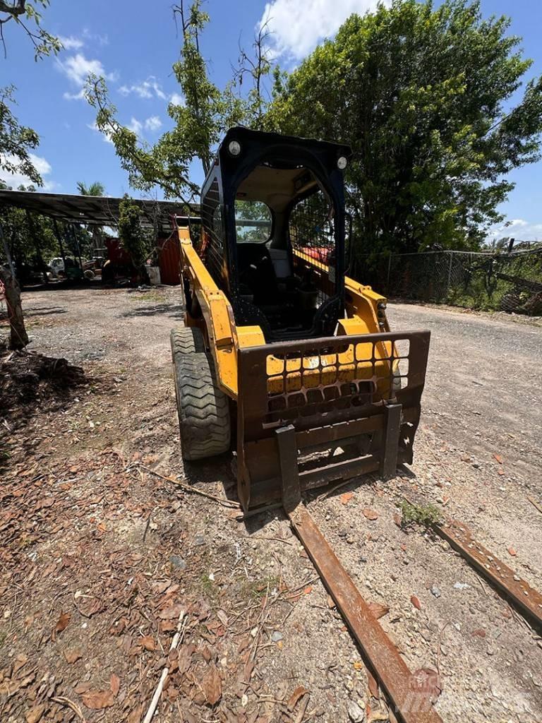 CAT 242 D Kompaktlastare