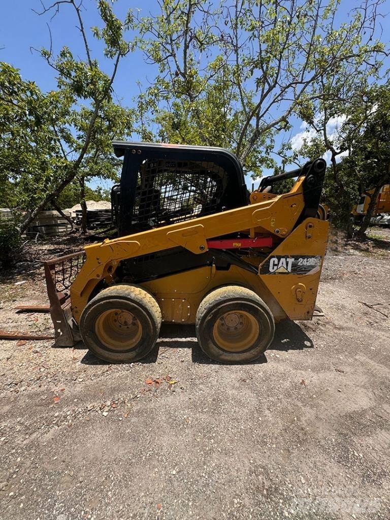 CAT 242 D Kompaktlastare