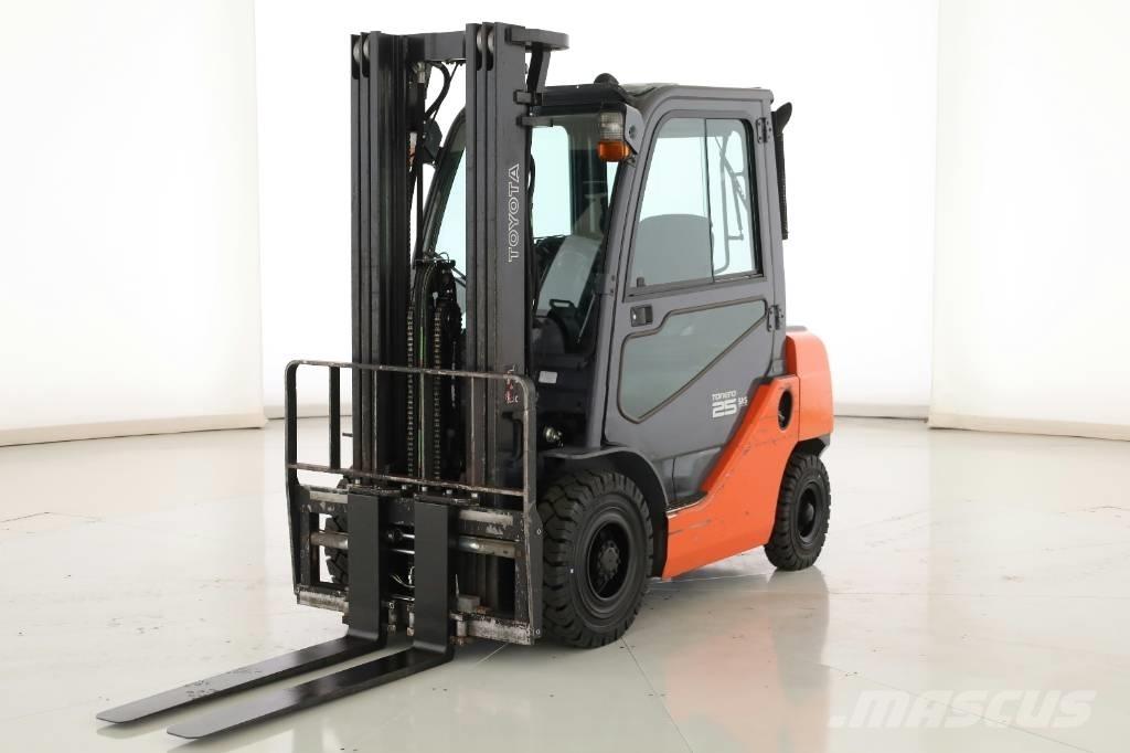 Toyota 02-8 FDF 25 Dieselmotviktstruckar