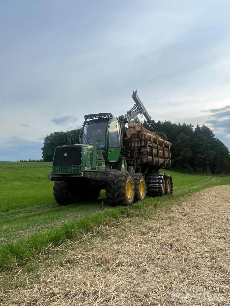 John Deere 1110E Skotare