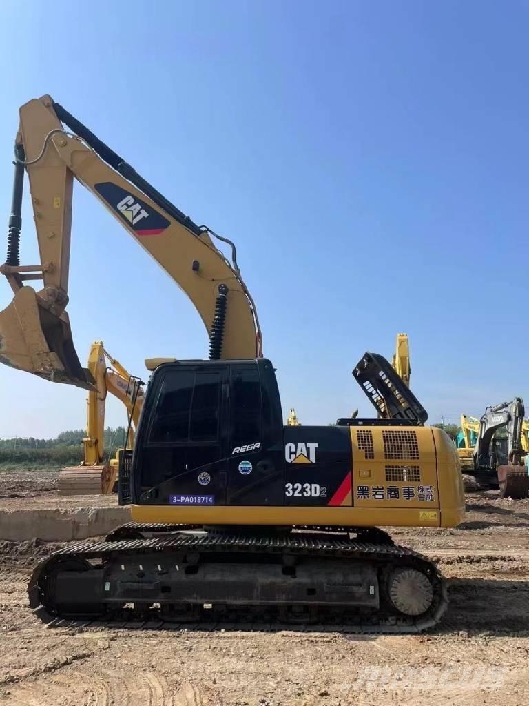 CAT 323 D Bandgrävare