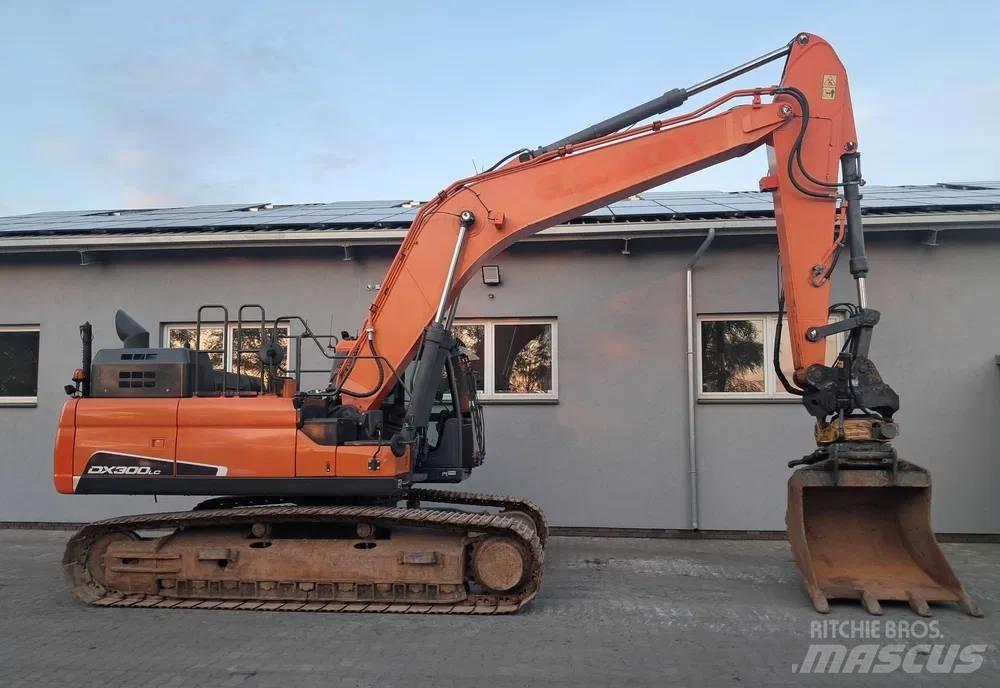 Doosan DX 300 LC-5 Bandgrävare