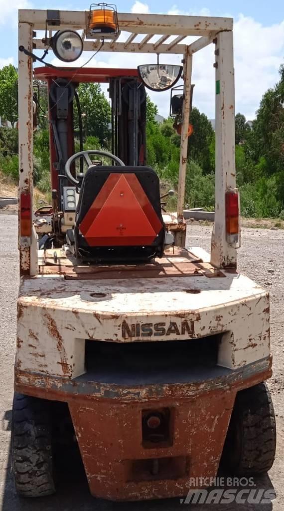 Nissan EH02A20U Dieselmotviktstruckar