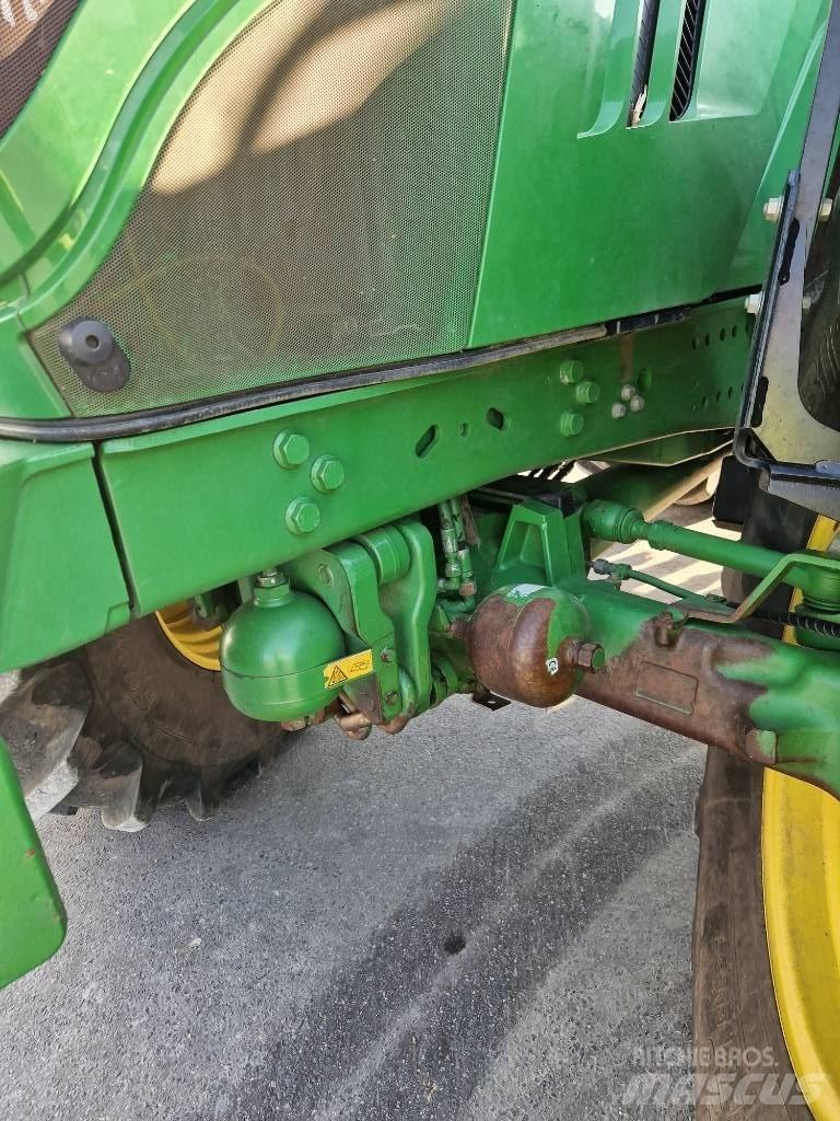 John Deere 6215 R Traktorer