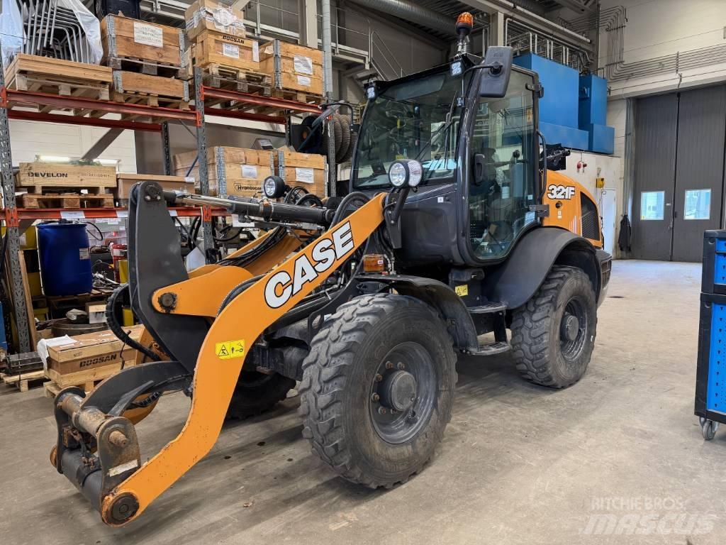 CASE 321F Hjullastare