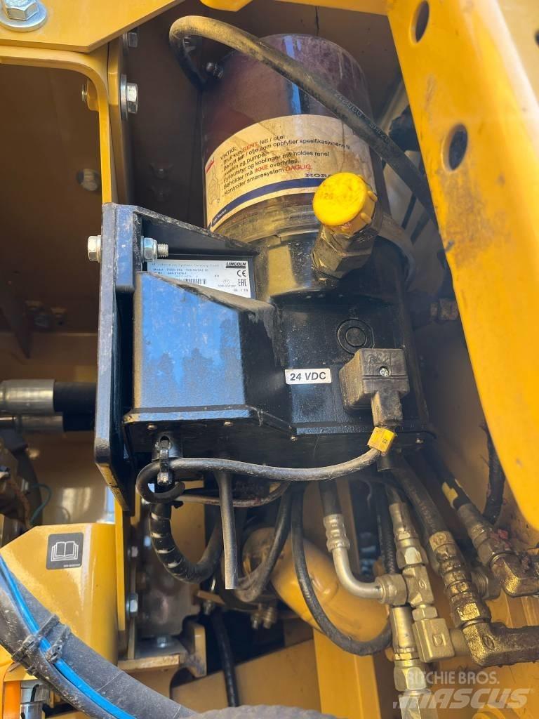 CAT 323 Bandgrävare