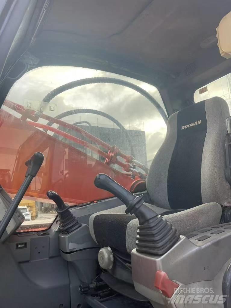 Doosan DX300LC-9C Bandgrävare