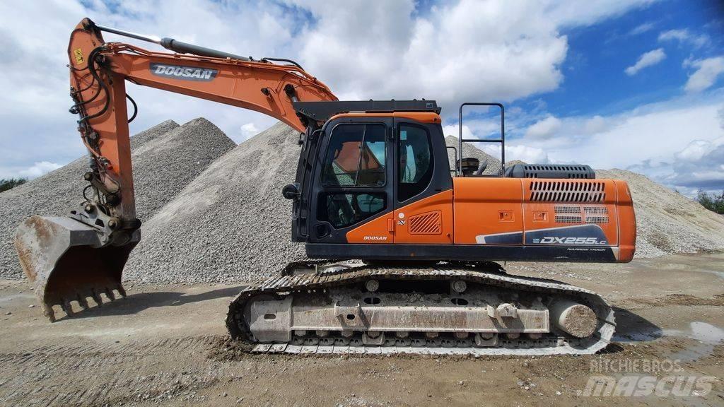 Doosan DX 255 LC-5 Bandgrävare