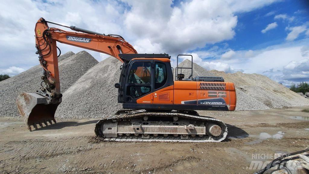 Doosan DX 255 LC-5 Bandgrävare