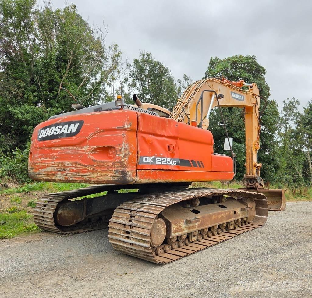 Doosan DX 225 LC Bandgrävare
