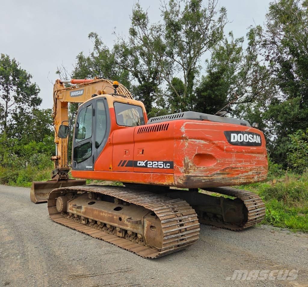 Doosan DX 225 LC Bandgrävare