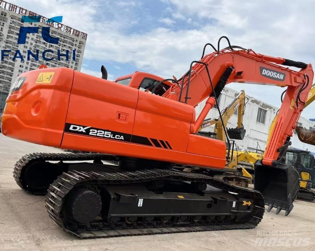 Doosan DX 225 LCA Bandgrävare