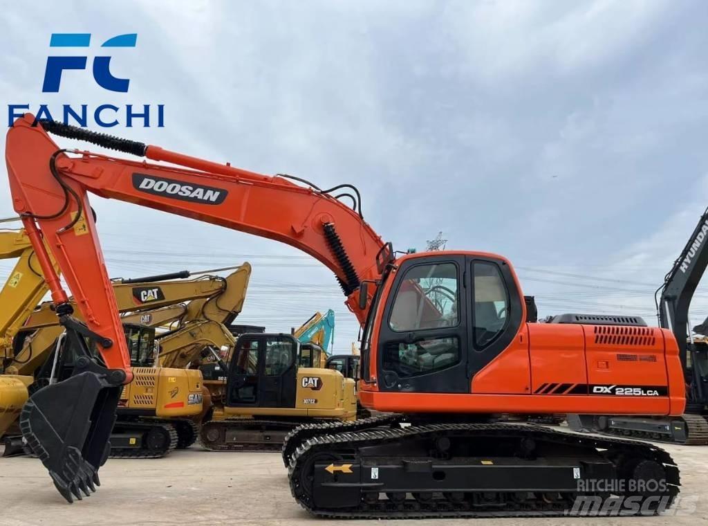 Doosan DX 225 LCA Bandgrävare
