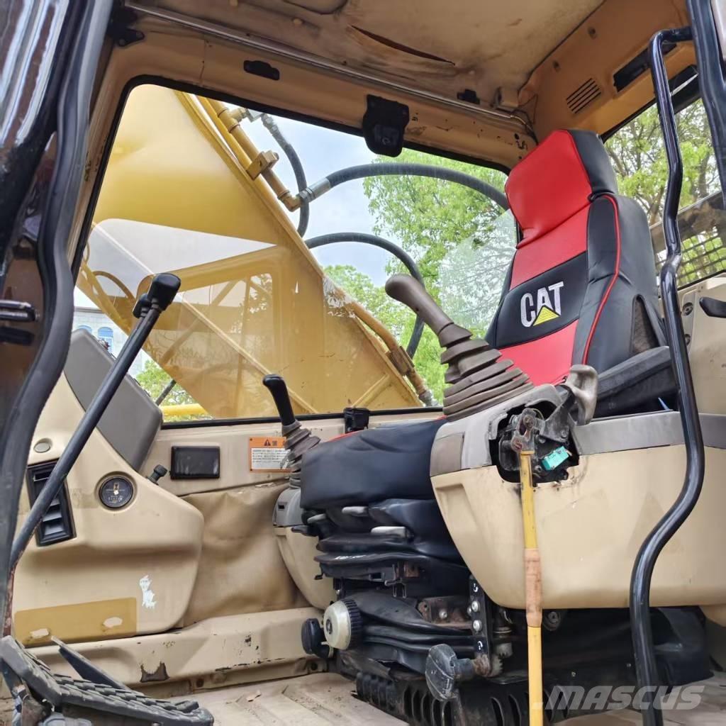 CAT 325 B L Bandgrävare