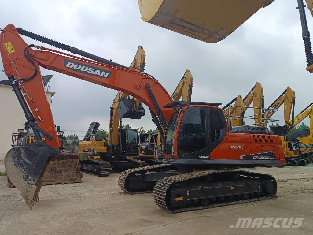 Doosan DX 300 LC Bandgrävare