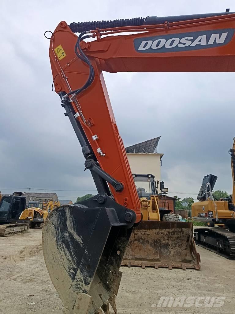 Doosan DX 300 LC Bandgrävare
