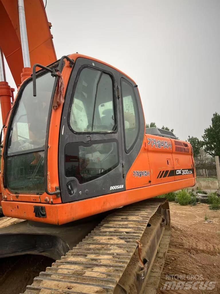 Doosan DX300LCA Bandgrävare