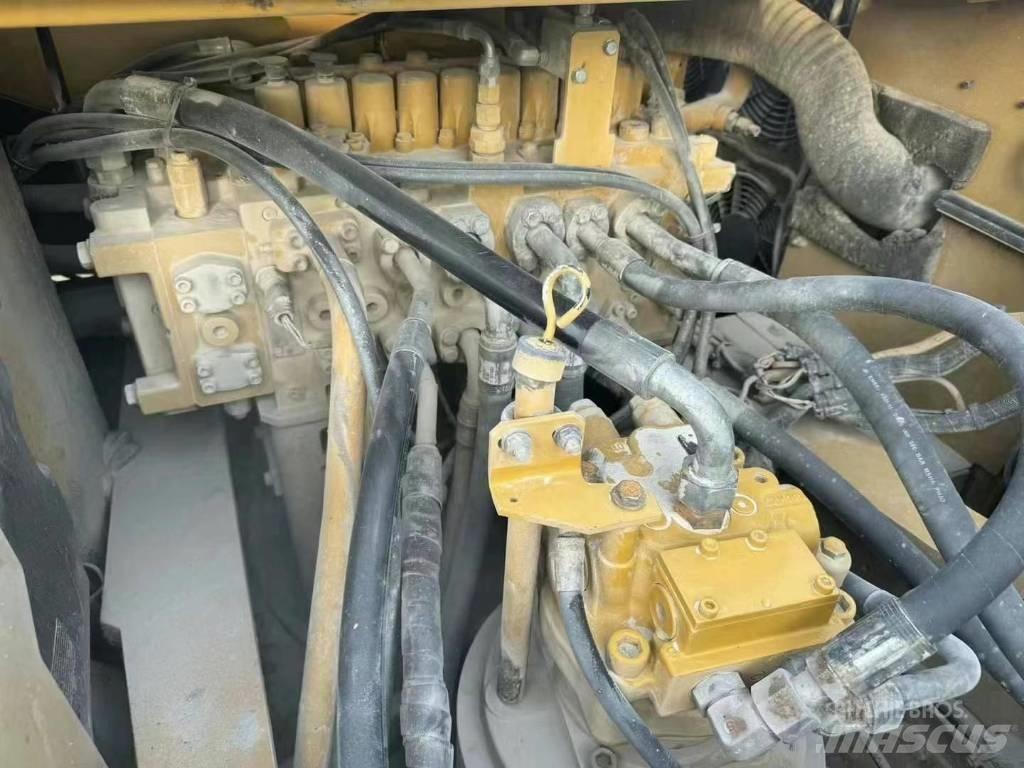CAT 330 Bandgrävare