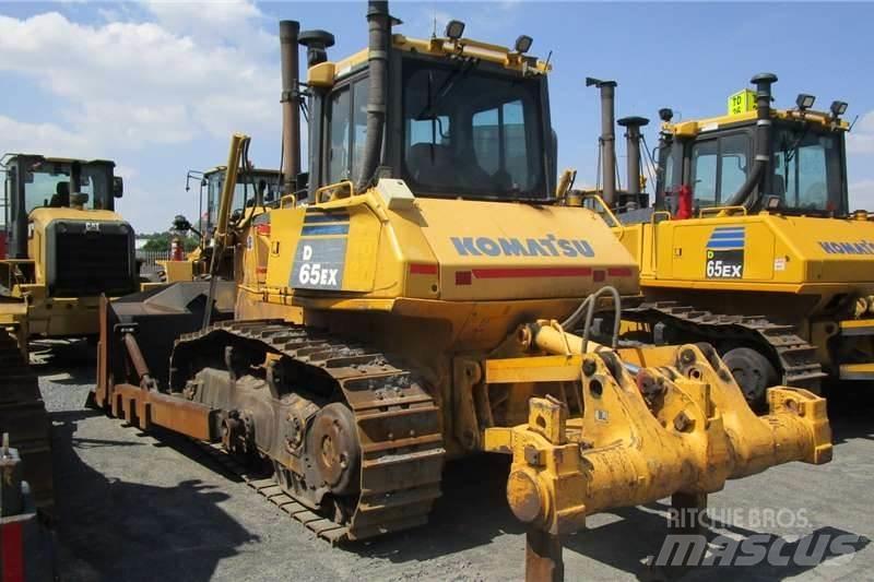 Komatsu D65 EX-16 Bandschaktare