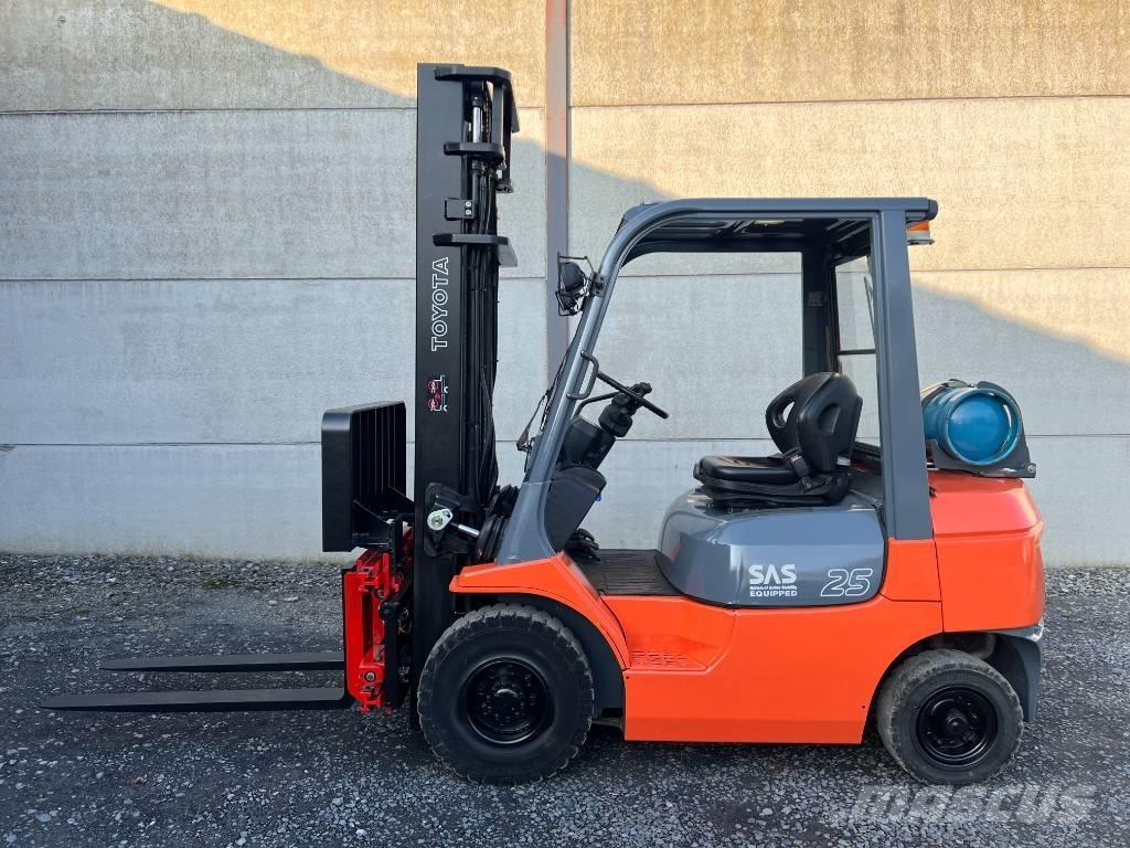 Toyota 42-7 FGF 25 Gasolmotviktstruckar