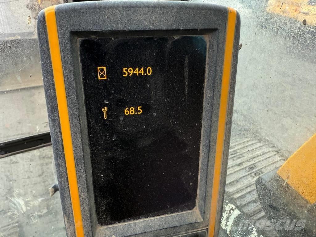 JCB JS 130 LC Bandgrävare