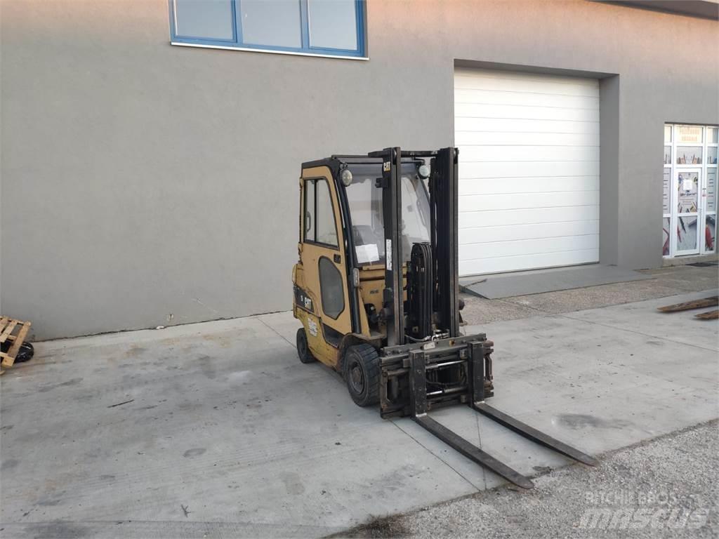 CAT GP15N Gasolmotviktstruckar