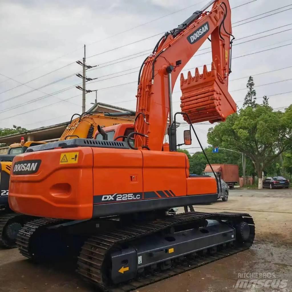 Doosan DX225LC-9C Bandgrävare