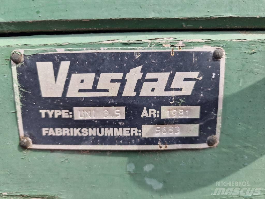 Vestas Uni 3.5 Fast- och kletgödselspridare
