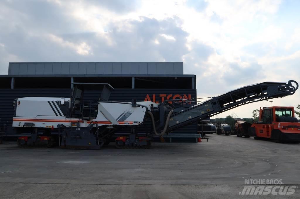 Wirtgen W 250 Asfaltskallfräsmaskiner