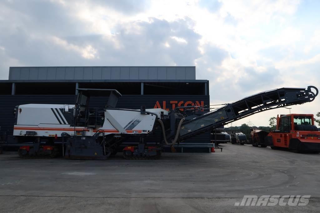 Wirtgen W 250 Asfaltskallfräsmaskiner