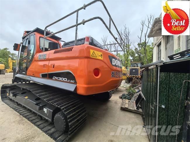 Doosan DX 300 LC Bandgrävare