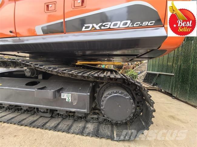 Doosan DX 300 LC Bandgrävare