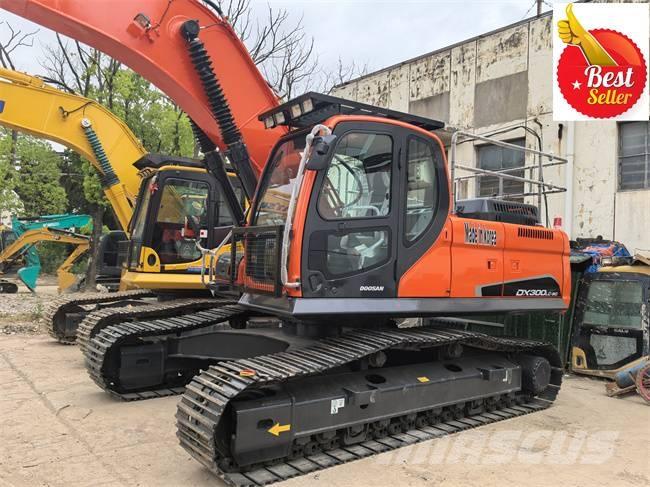Doosan DX 300 LC Bandgrävare