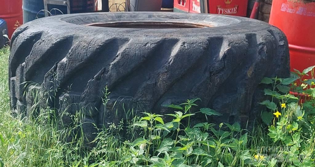 Komatsu 895 Däck, hjul och fälgar